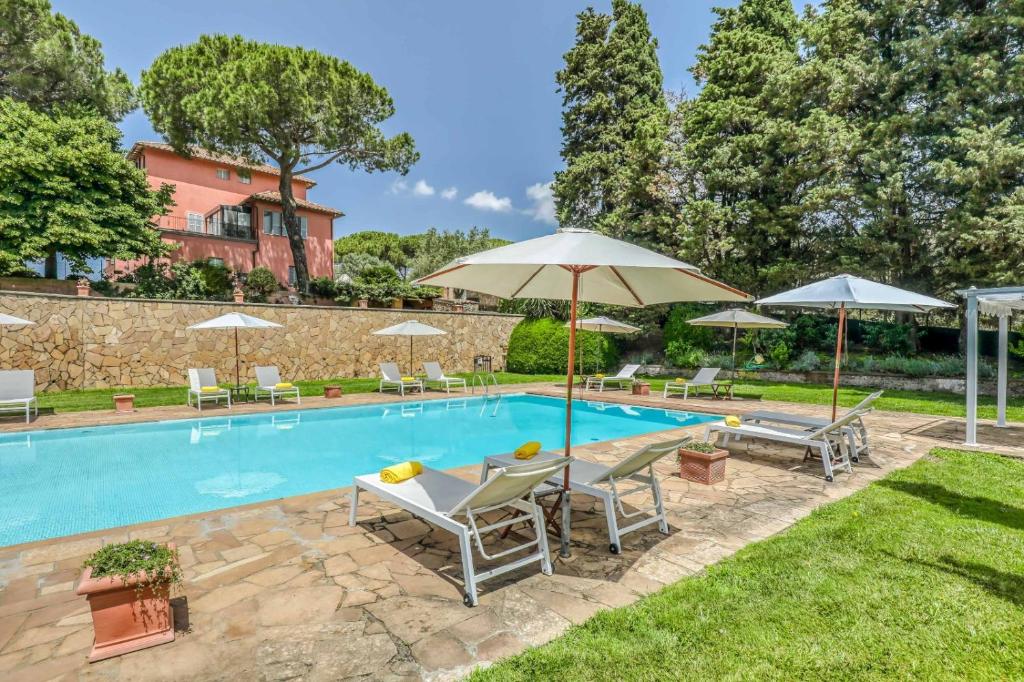 Bazén v ubytování Relais Pian Di Vico nebo v jeho okolí