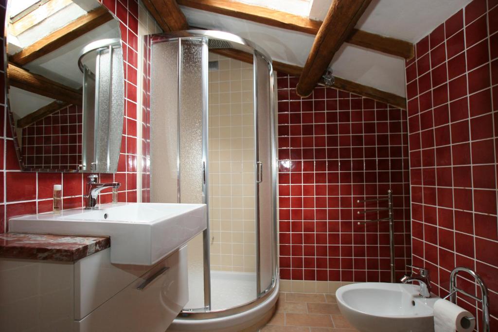 A bathroom at Medieval House