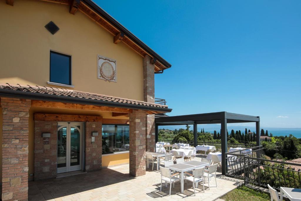 Villa con vistas al océano en H2O ROOMS, en Moniga del Garda