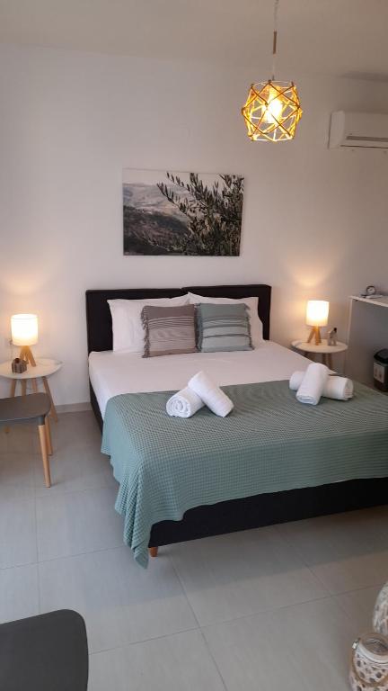 Postel nebo postele na pokoji v ubytování Studio Vasileios-The Best Luxury Guest Room in Spili
