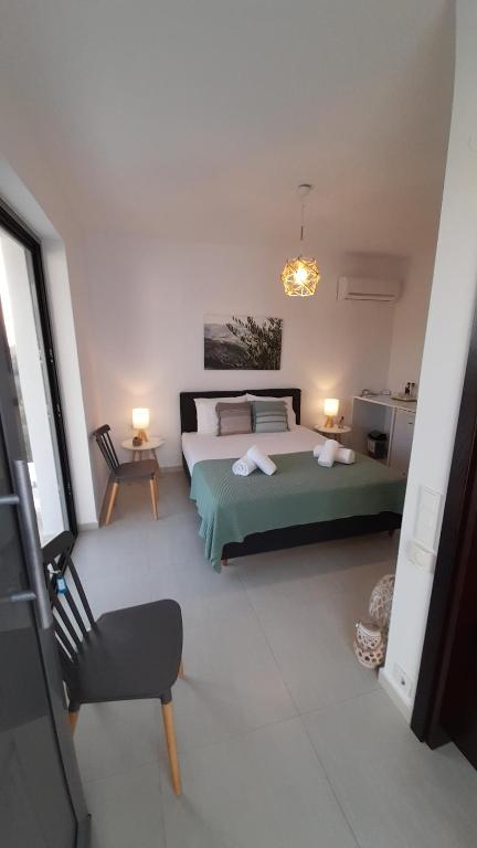 Postel nebo postele na pokoji v ubytování Studio Vasileios-The Best Luxury Guest Room in Spili