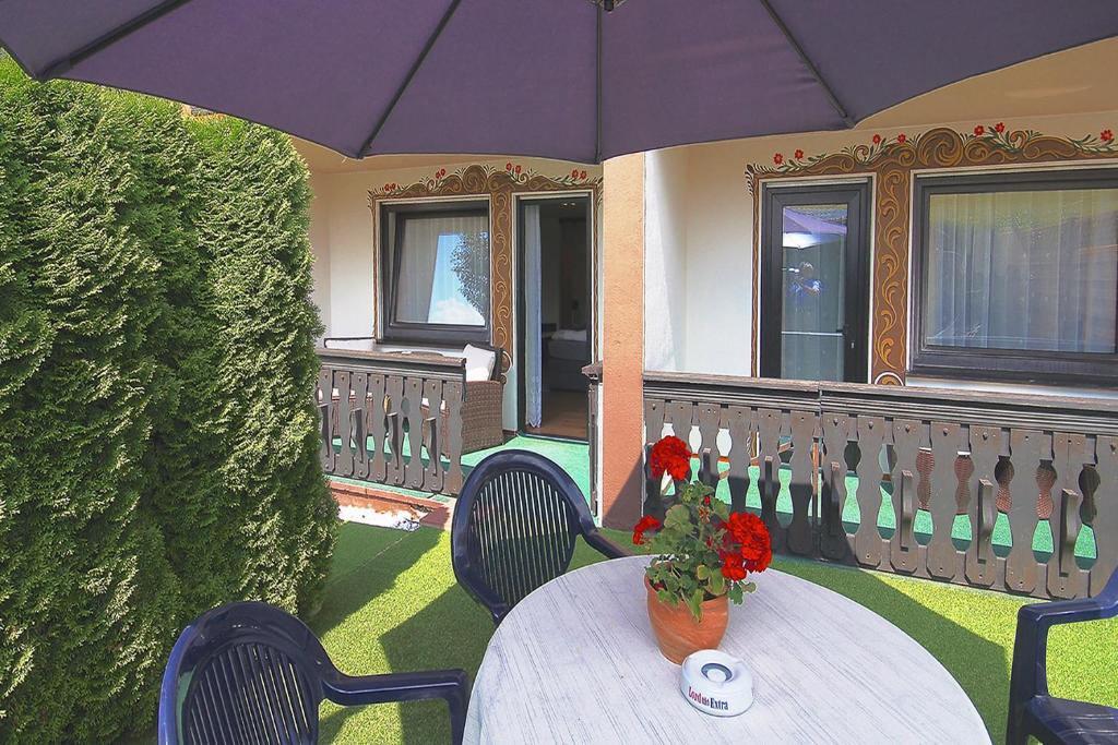 Hotel & Restaurant Zum Deutschen Haus - Habitación Triple Con Balcón