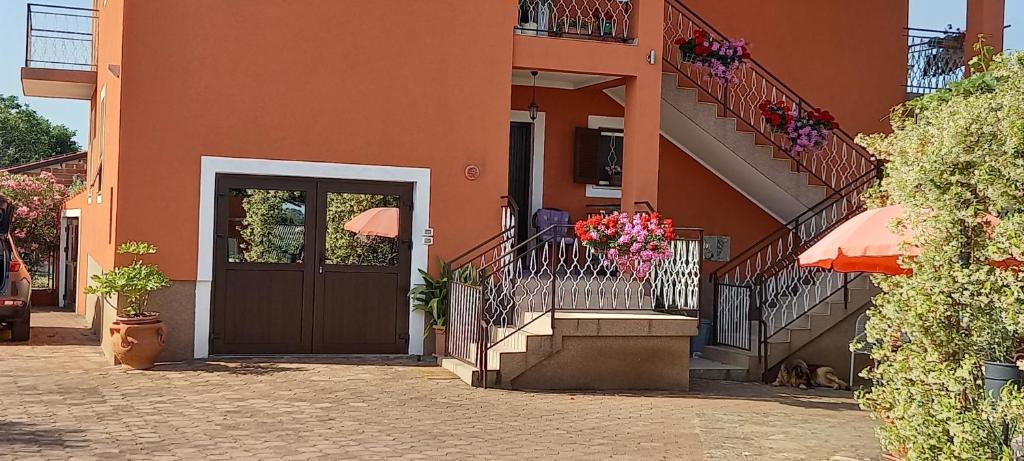 Budova, v ktorej sa apartmán nachádza