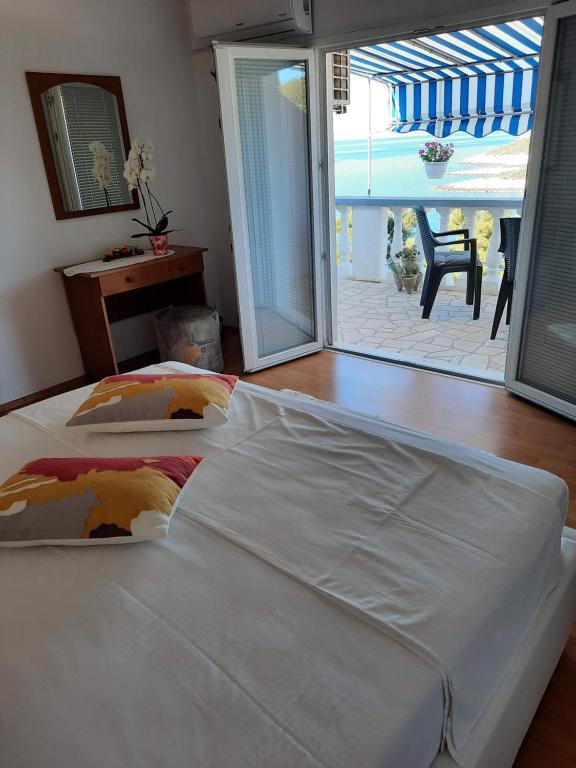 Кровать или кровати в номере Apartments Marijana