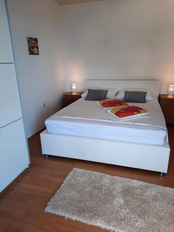 Кровать или кровати в номере Apartments Marijana