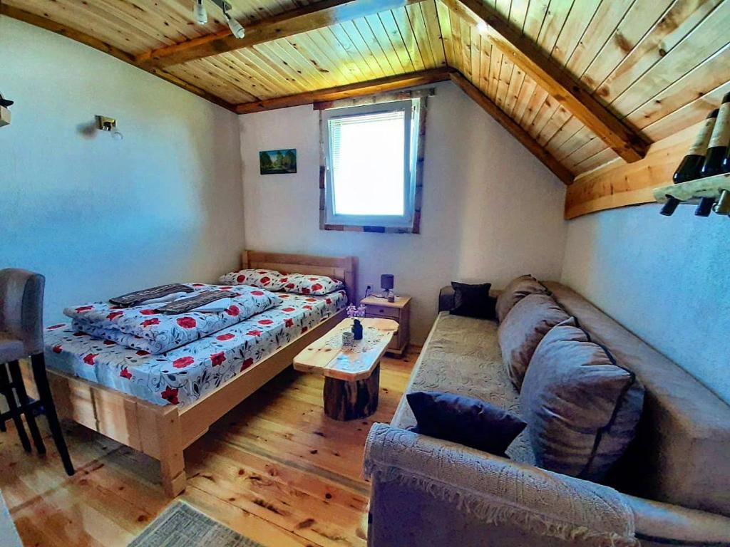 Voodi või voodid majutusasutuse Durmitorski konaci apartments toas