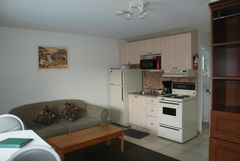 Kuchyň nebo kuchyňský kout v ubytování Shoreline Resort Condominiums