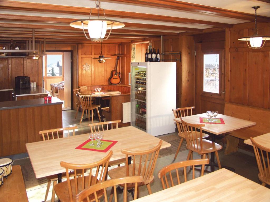 Kuchyň nebo kuchyňský kout v ubytování Boardercamp Laax - swiss mountain hostel