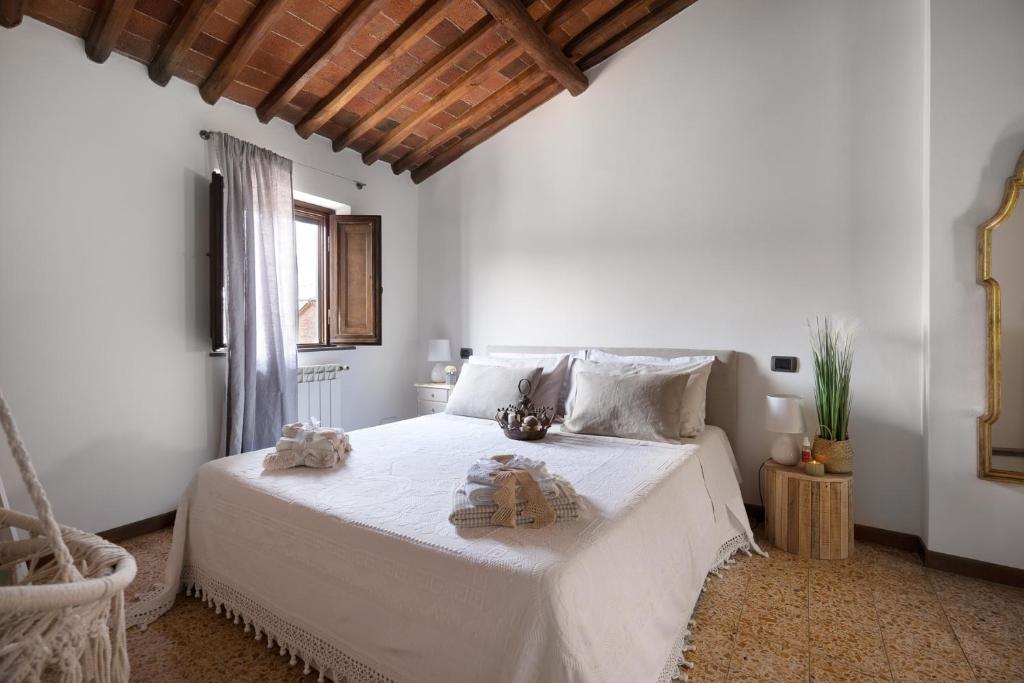 a bedroom with a white bed with towels on it at Gipsy Maisonette in Lucca