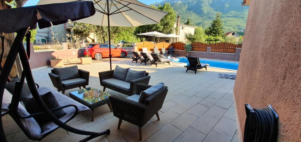 Bazén v ubytovaní Holiday home Jass near Makarska alebo v jeho blízkosti