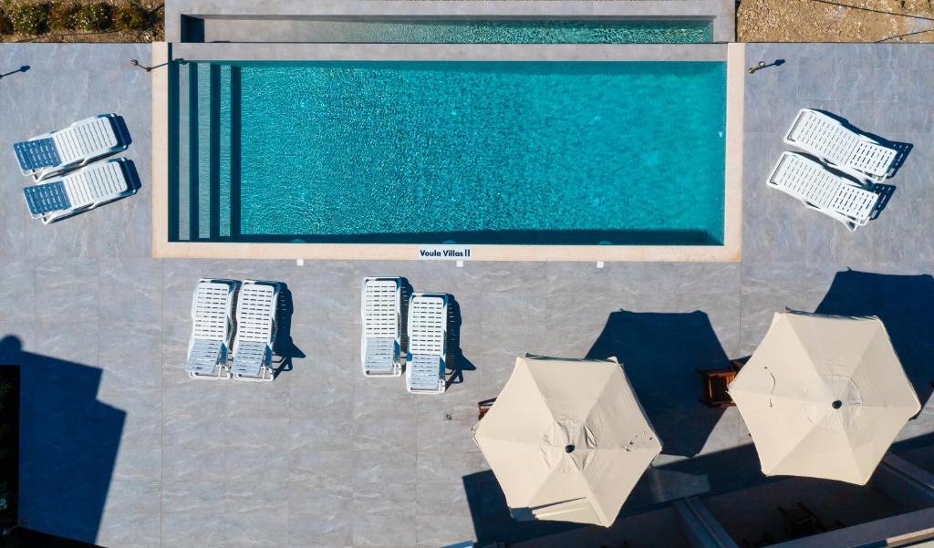 an overhead view of a swimming pool with umbrellas at Voula Villa Luxury in Lefkada Town