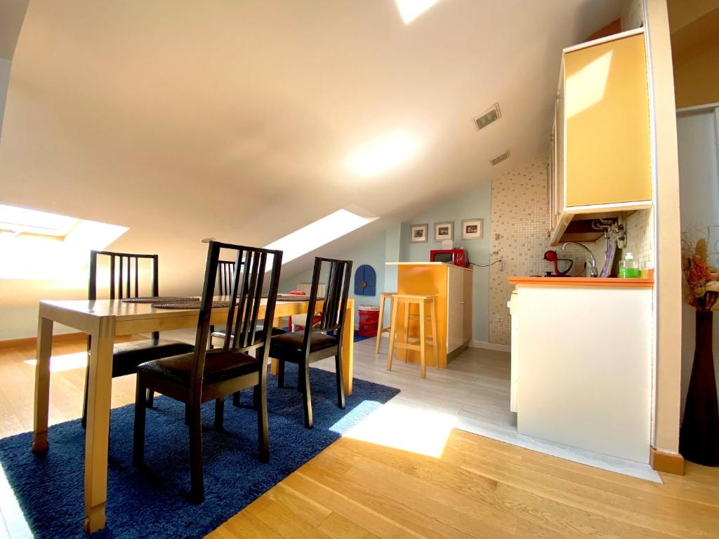A kitchen or kitchenette at Apartamento Turistico Plaza Mayor