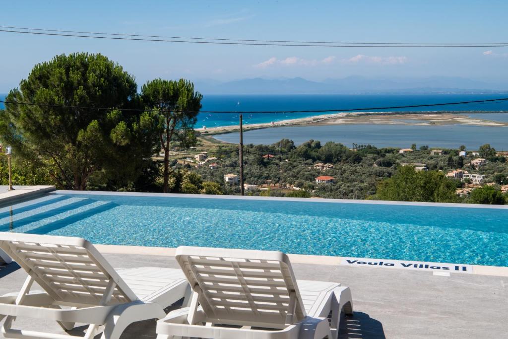 Basen w obiekcie Voula Villa Luxury lub w pobliżu