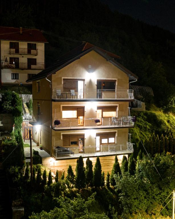 Budova, kde se apartmán nachází