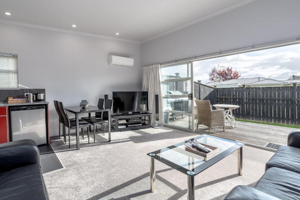 TWO FOUR COLOGNE - Resim 13