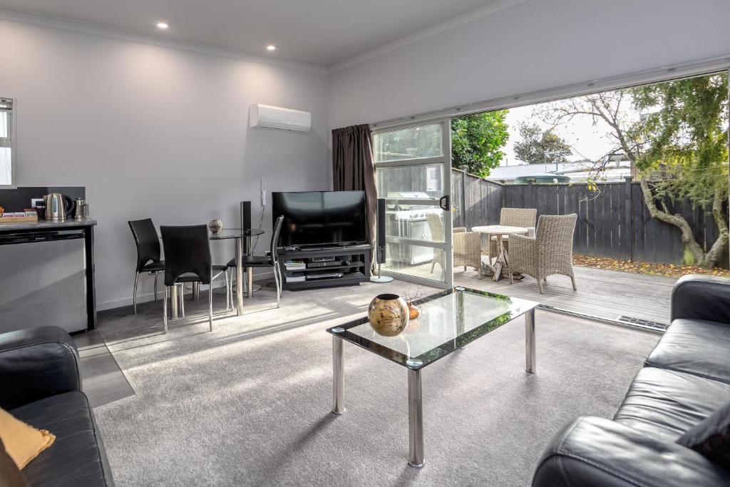 TWO FOUR COLOGNE - Resim 25