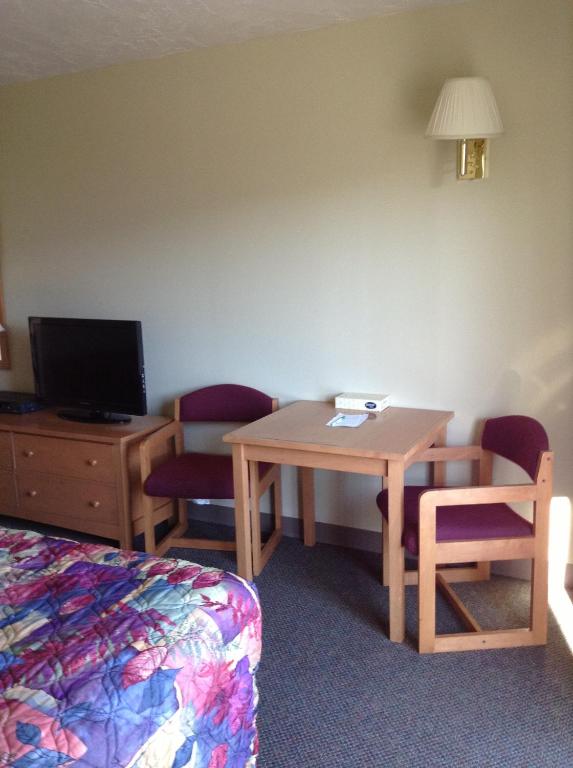 Murphy's Alaskan Inn - One Queen Room