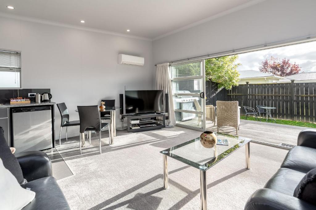 TWO FOUR COLOGNE - Resim 36