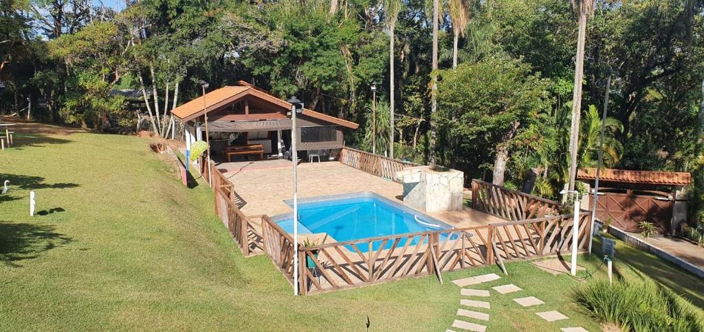 an overhead view of a house with a swimming pool at Chácara - Usina Atibaia in Atibaia