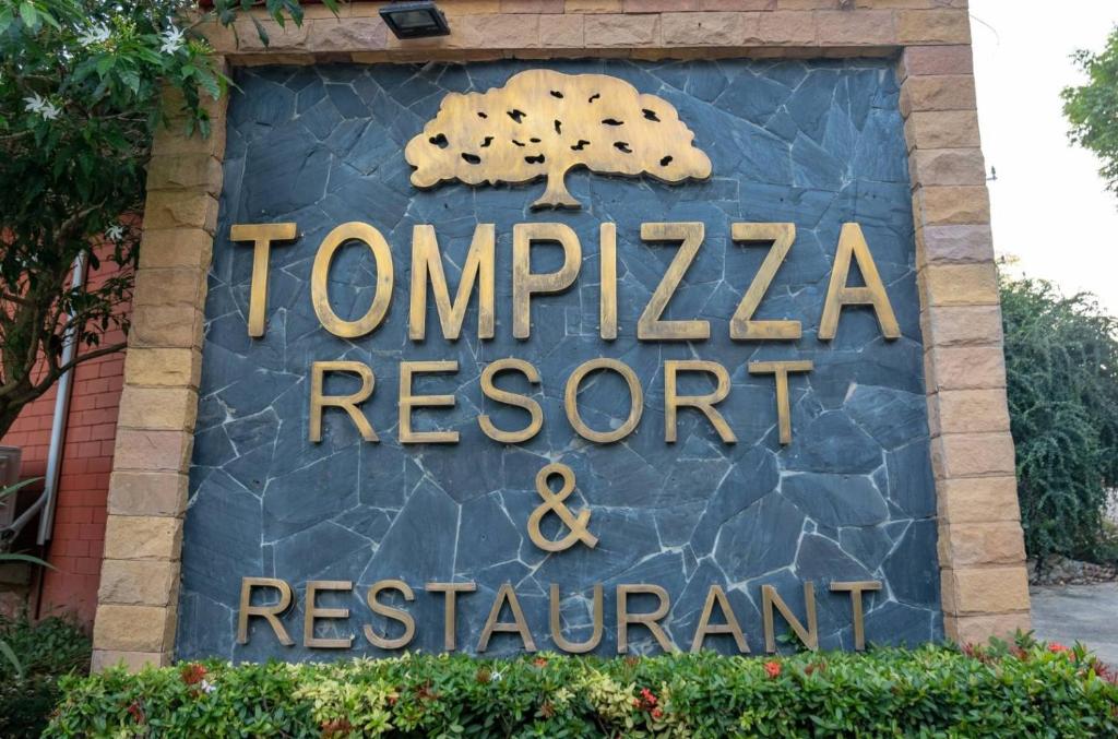 a sign for the tarantula resort and restaurant at Tom Pizza Resort in Ko Samed