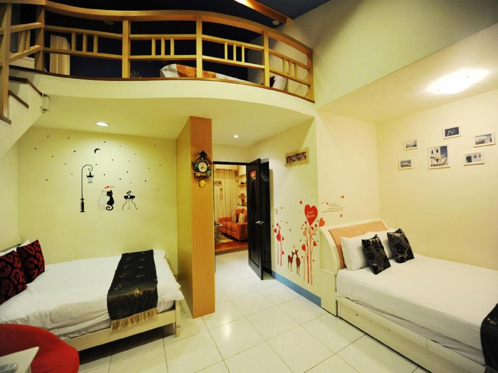 a bedroom with two beds and a bunk bed at Hai Yang Feng Qing Homestay in Hualien City