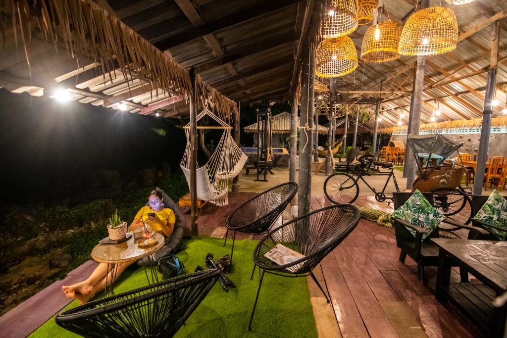 
a room with a lot of tables and chairs at Cliff Cottage in Ko Chang
