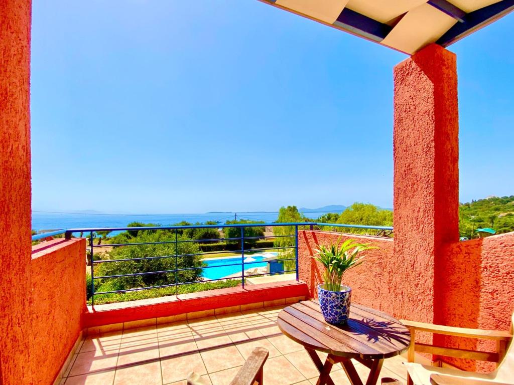 Bazén v ubytovaní Villa Barbati Thalassaki with private pool by DadoVillas alebo v jeho blízkosti