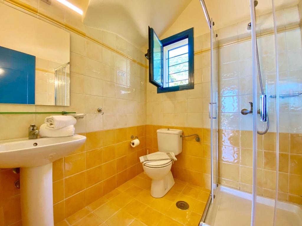 Kúpeľňa v ubytovaní Villa Barbati Thalassaki with private pool by DadoVillas