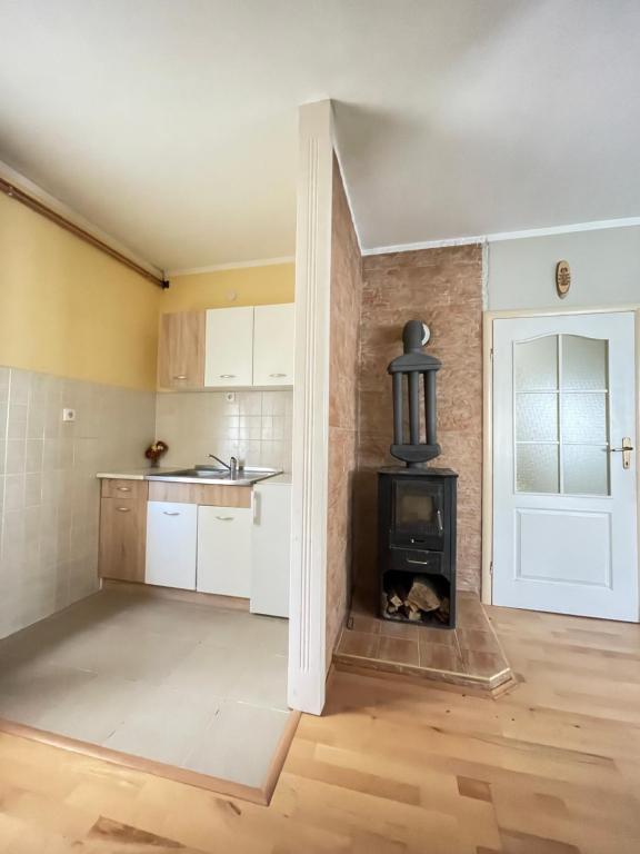 Kuchyň nebo kuchyňský kout v ubytování Underwoods Žabljak Guesthouse