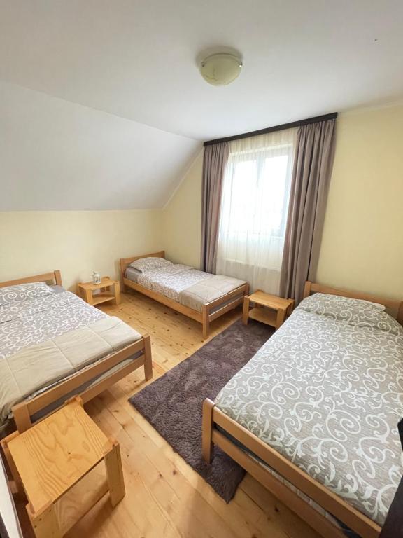 Postel nebo postele na pokoji v ubytování Underwoods Žabljak Guesthouse