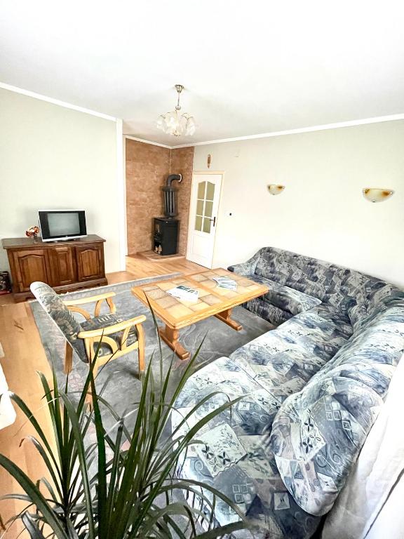 Posezení v ubytování Underwoods Žabljak Guesthouse