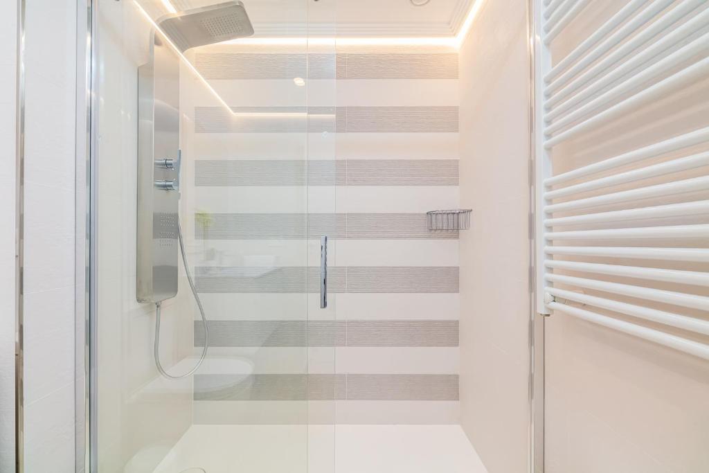 Koupelna v ubytování CANELAS LUXURY