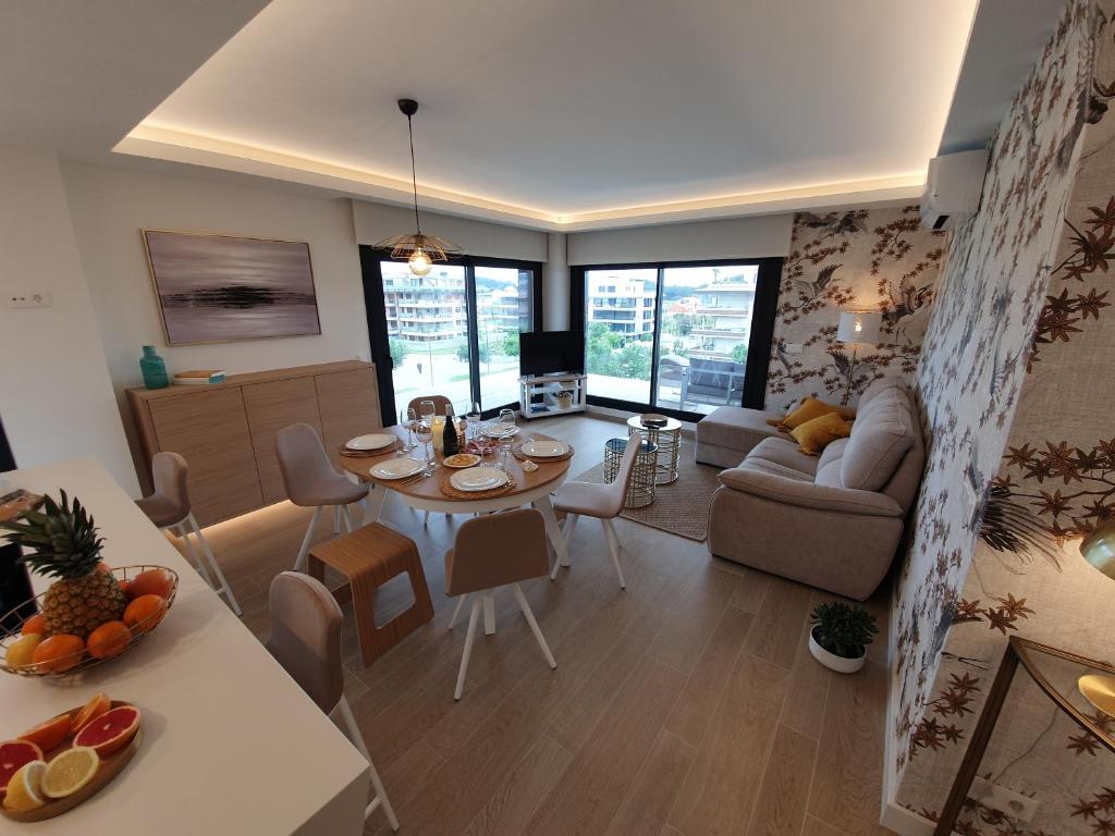 Posezení v ubytování CANELAS LUXURY
