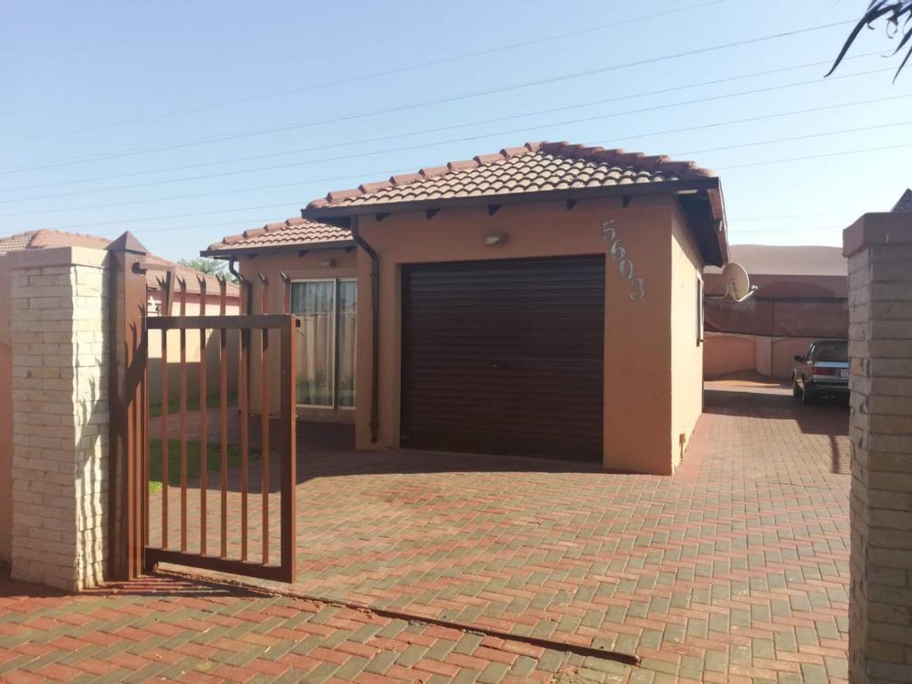 The orchards, Akasia (bijgewerkte prijzen 2024)