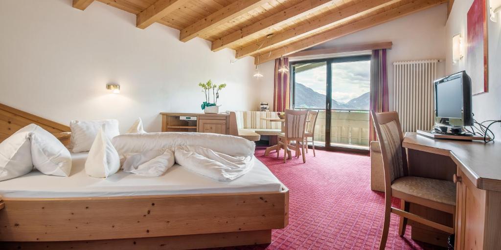 Postel nebo postele na pokoji v ubytování Christophs Hotel