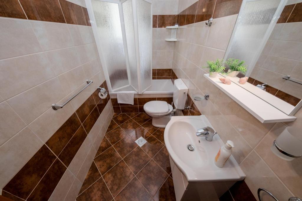 Kúpeľňa v ubytovaní Apartment in Mundanije with Seaview, Terrace, Air condition, WIFI (3748-2)