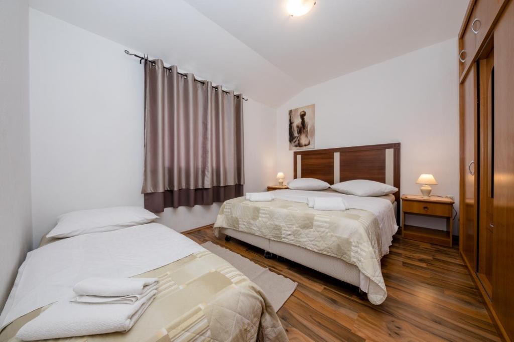 Posteľ alebo postele v izbe v ubytovaní Apartment in Mundanije with Seaview, Terrace, Air condition, WIFI (3748-2)