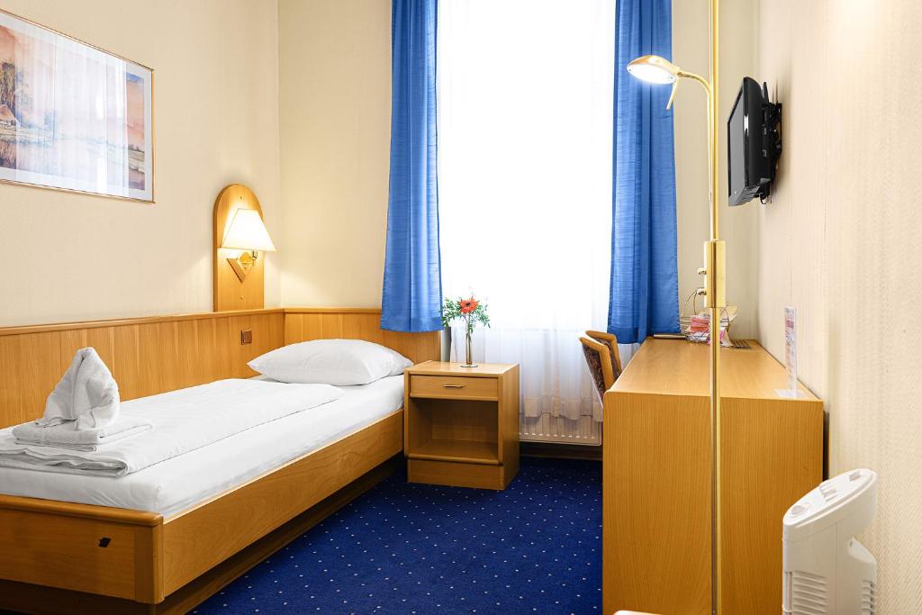 Postel nebo postele na pokoji v ubytování Hotel-Pension Wild