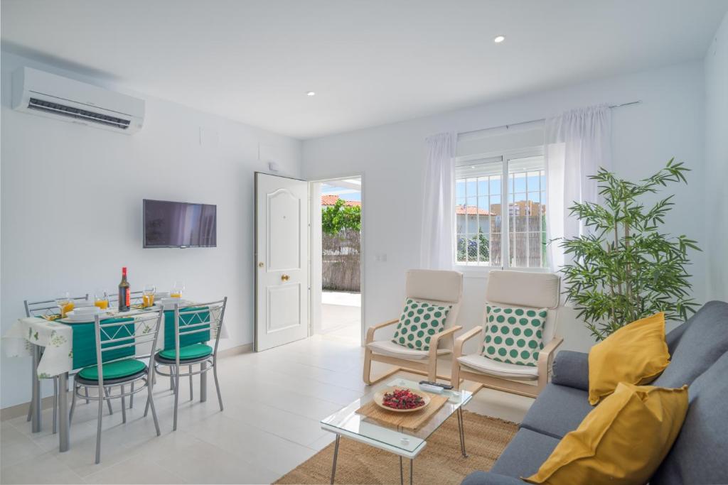 Aire Siroco - Beach Apartment 13, Benalmádena – Updated 2022 ...