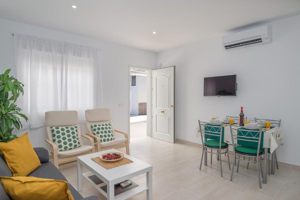Aire Siroco - Beach Apartment 14, Benalmádena – Updated 2022 ...