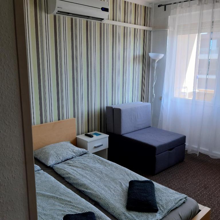 Posteľ alebo postele v izbe v ubytovaní ARANYHÍD APARTMAN