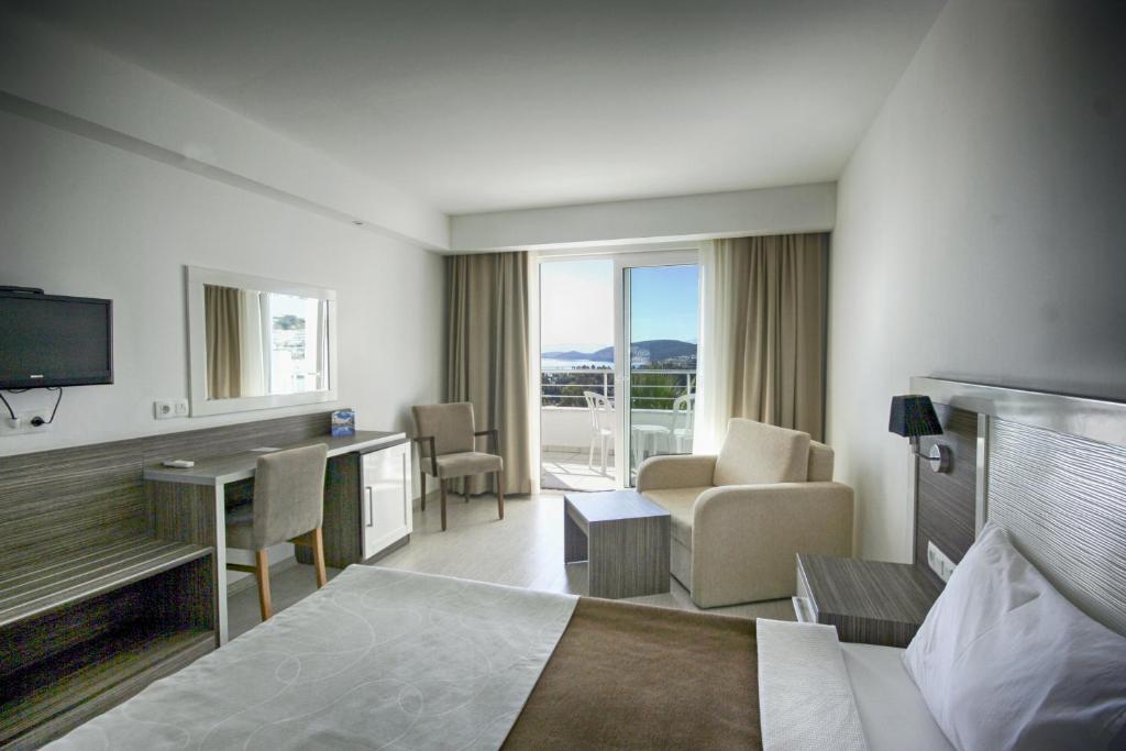 Club Shark Hotel - 