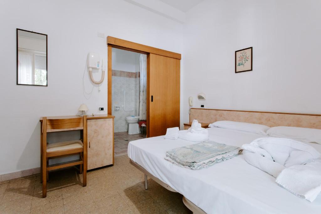 Postel nebo postele na pokoji v ubytování Hotel Edward