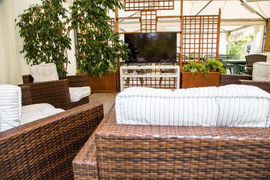 TV a/nebo společenská místnost v ubytování Hotel La Tavernetta dei Ronchi