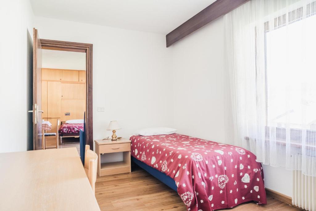 Postel nebo postele na pokoji v ubytování Residence Dolomia