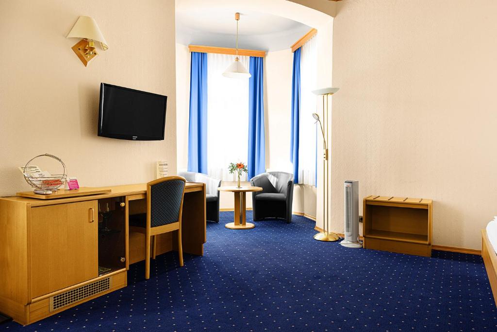 TV a/nebo společenská místnost v ubytování Hotel-Pension Wild