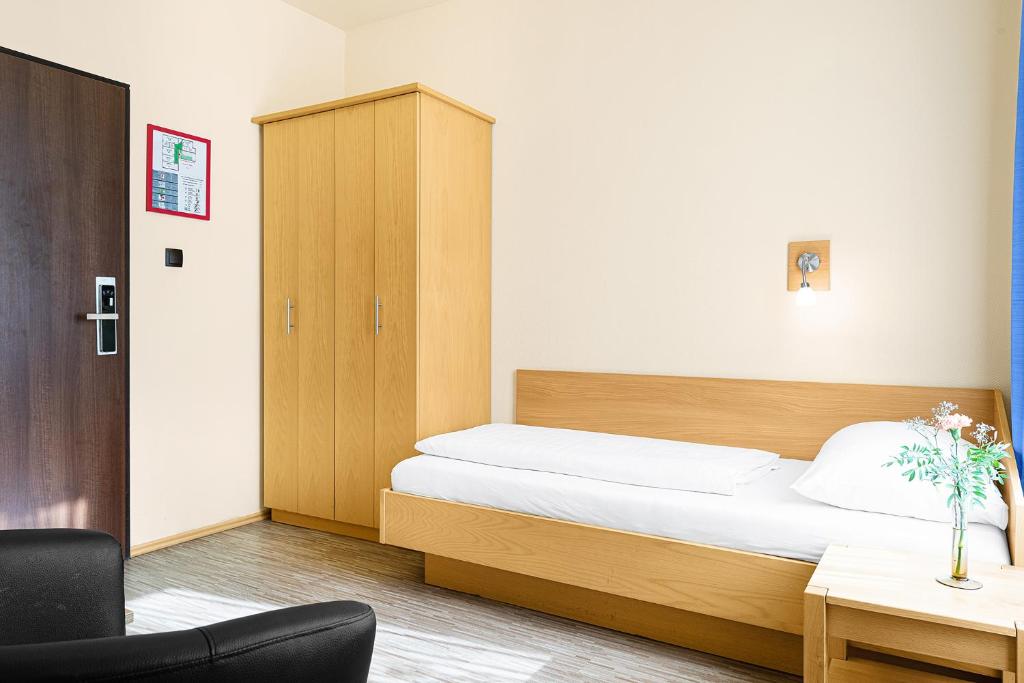 Postel nebo postele na pokoji v ubytování Hotel-Pension Wild