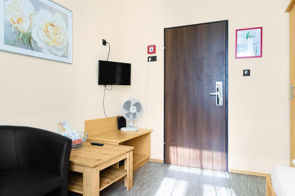 TV a/nebo společenská místnost v ubytování Hotel-Pension Wild