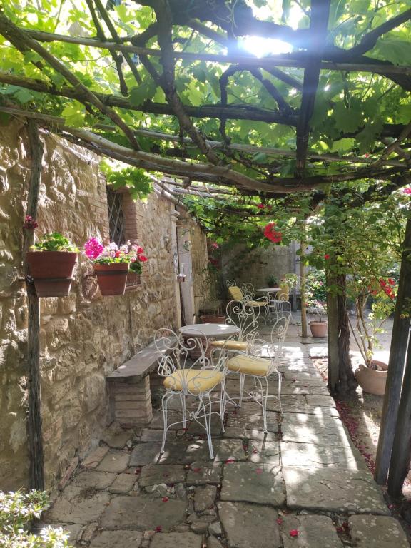 Um restaurante ou outro lugar para comer em Borgo Villa a Tolli