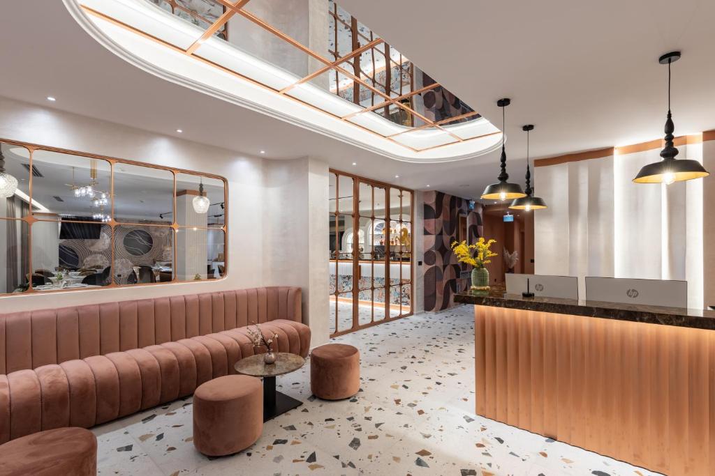 A seating area at Giulia Albérgo Hotel